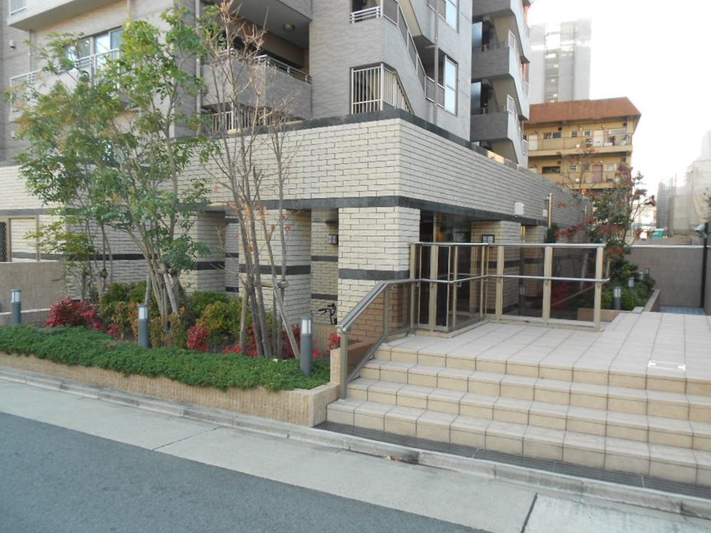 Entrance. Common areas