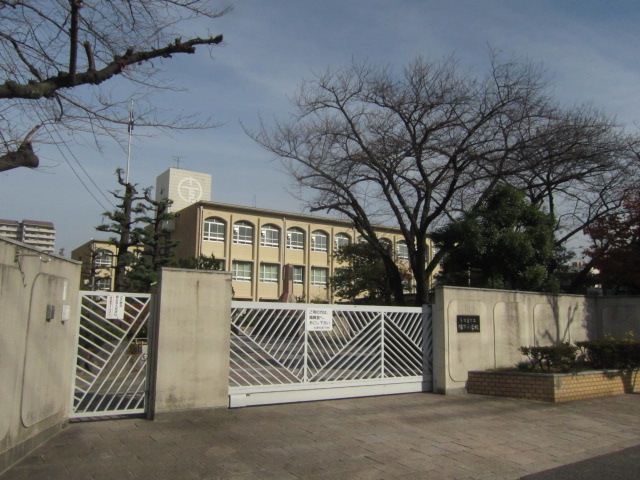 Primary school. 490m up to municipal width under elementary school (elementary school)