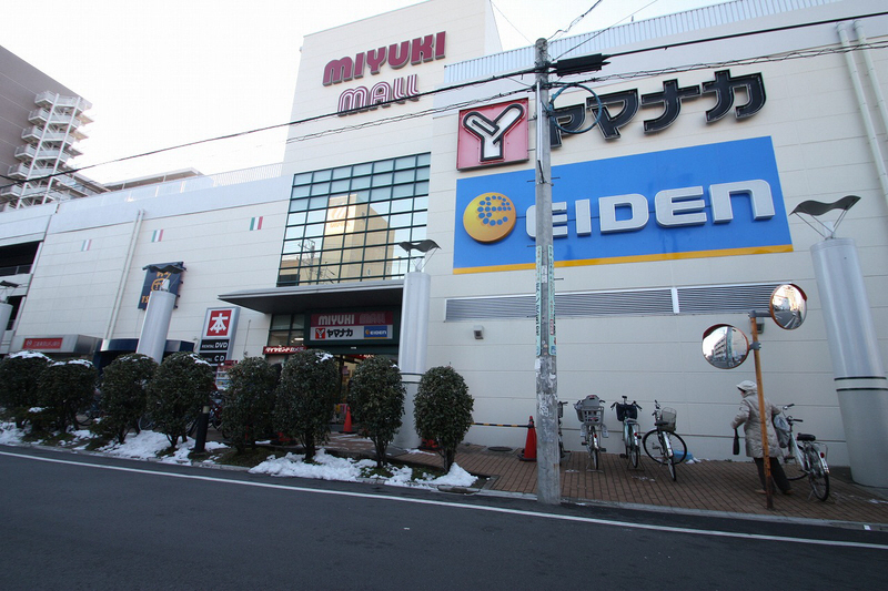 Supermarket. Yamanaka ・ Shonai Dori store up to (super) 500m