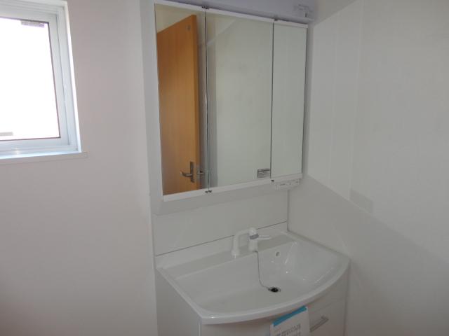 Wash basin, toilet
