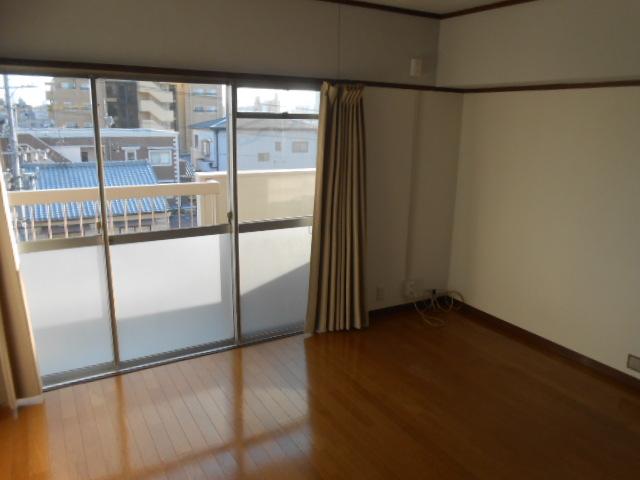 Living. Indoor (11 May 2013) Shooting