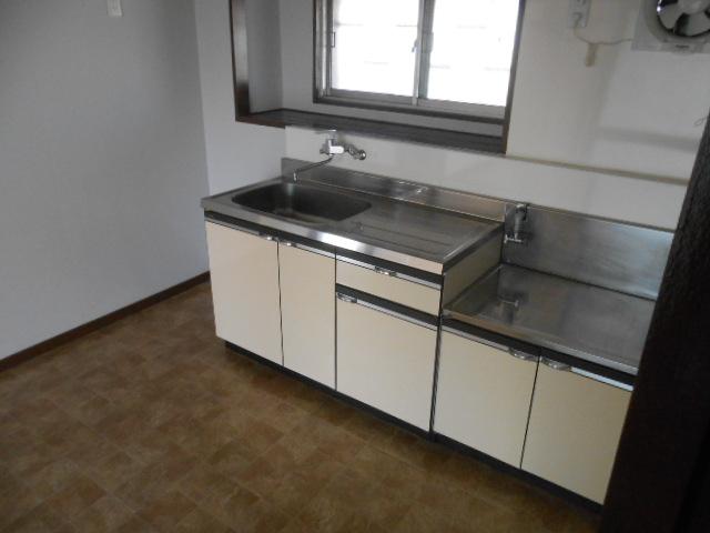 Kitchen. Indoor (11 May 2013) Shooting