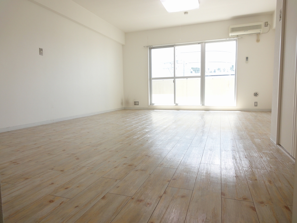 Living and room. Floor of woodgrain Shade is also bright