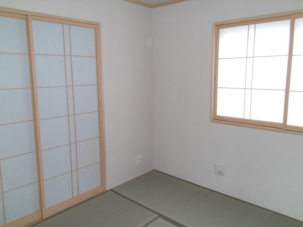 Non-living room. First floor Japanese-style room with a closet storage adjacent to the LDK is 6 Pledge.