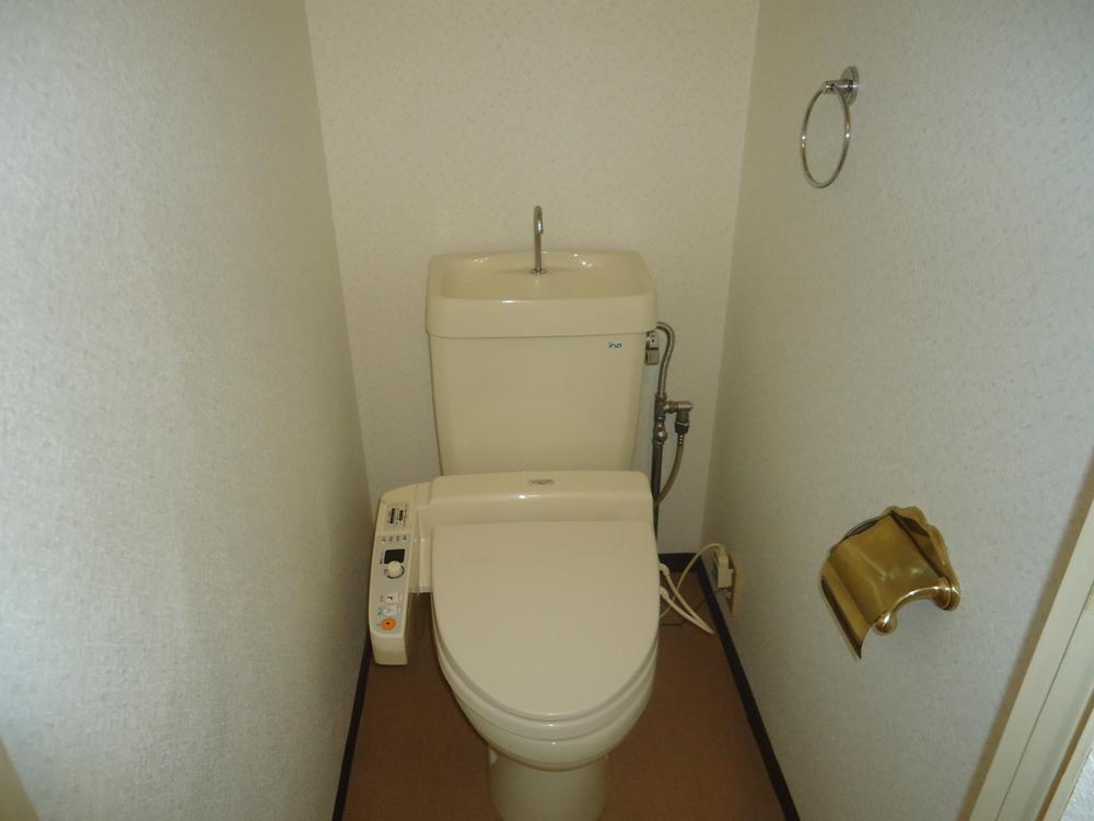 Toilet. Indoor (10 May 2013) Shooting