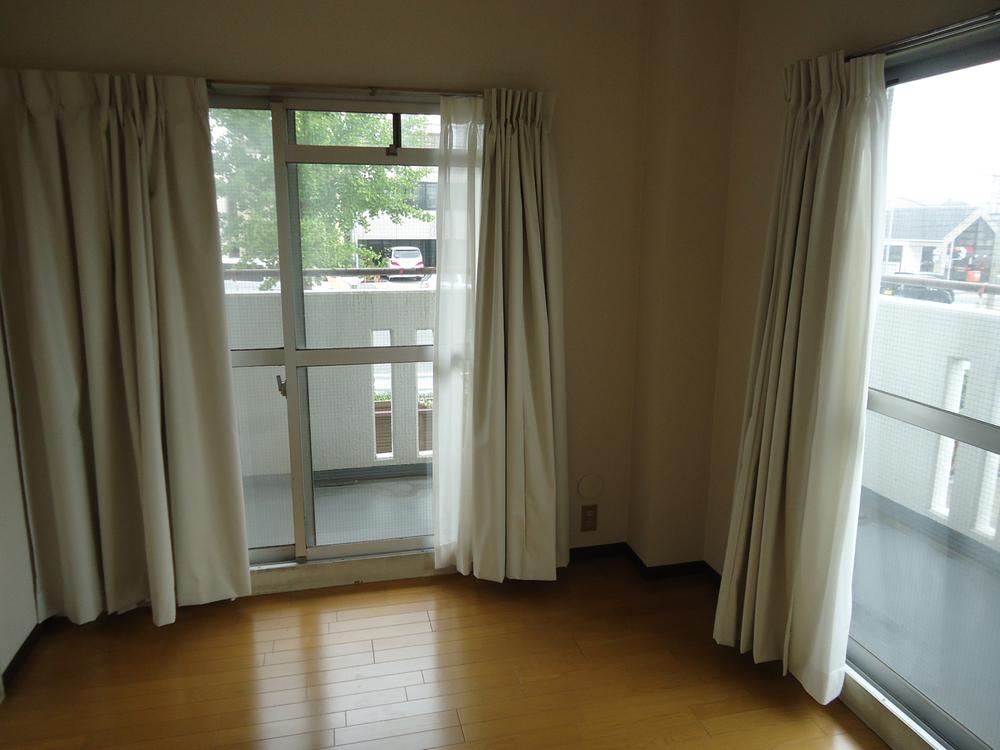 Non-living room. Indoor (10 May 2013) Shooting