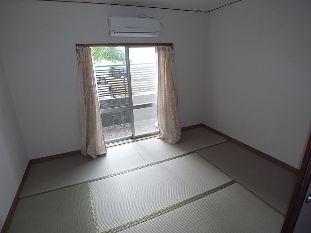 Living and room. Relaxing tatami room