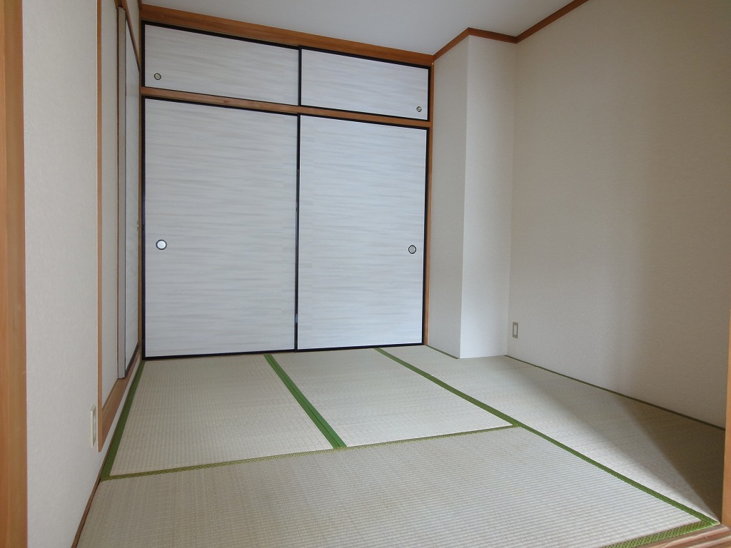 Living and room. Japanese-style room 4.5 tatami