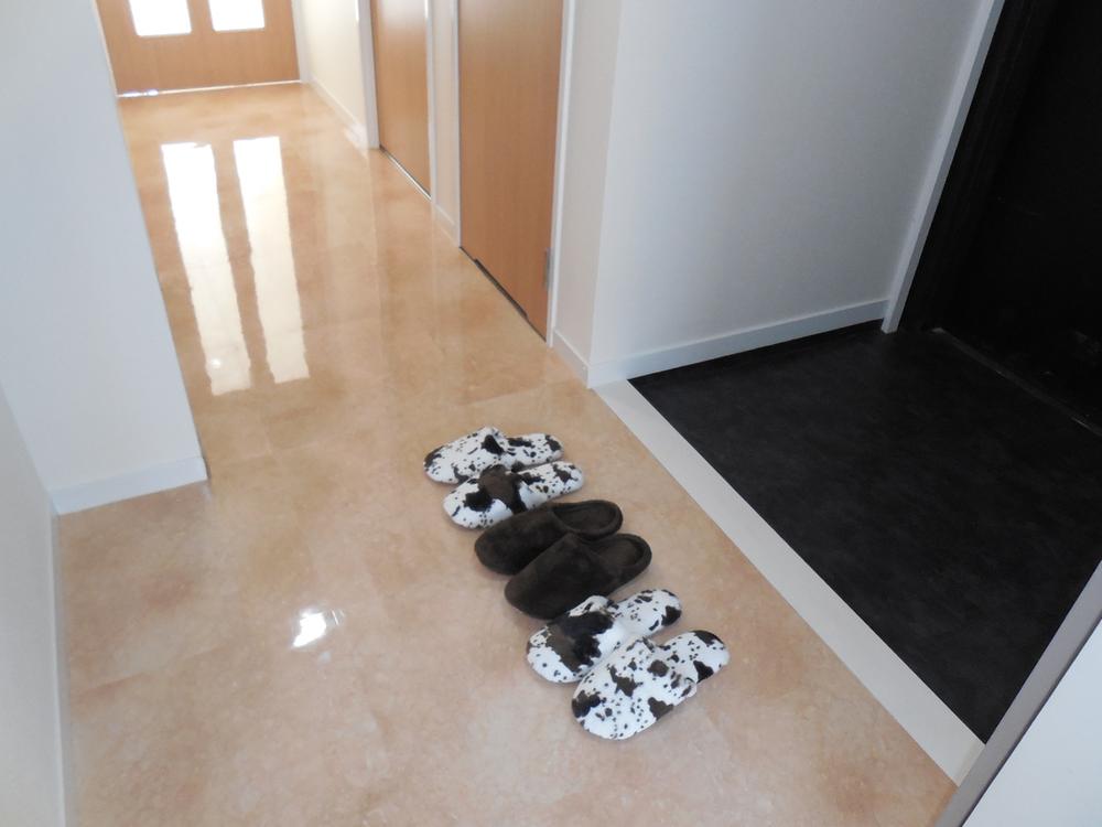 Entrance.  ■ This modern entrance