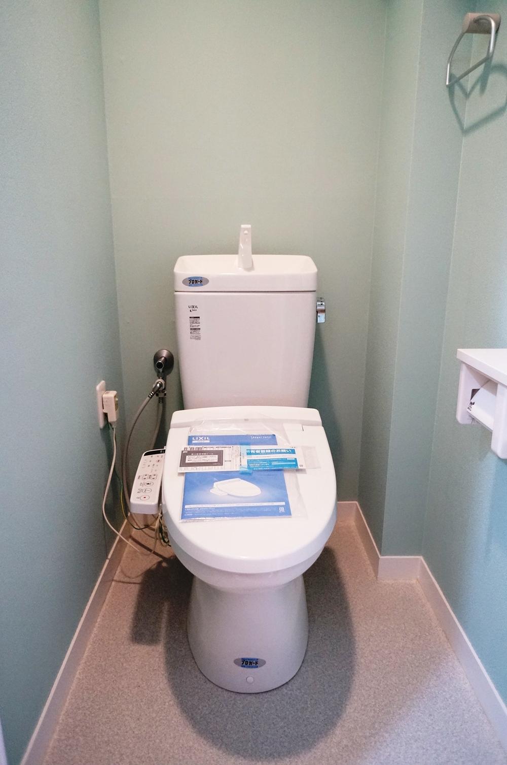 Toilet.  ■ Toilet new goods exchange with warm water cleaning toilet seat ☆