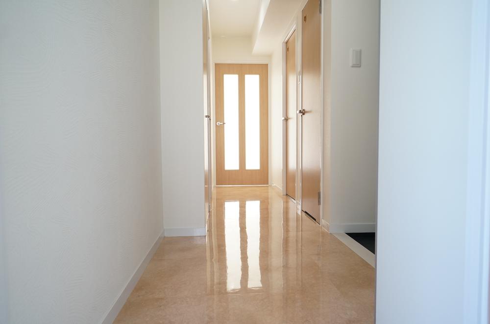 Other.  ■ Corridor feeling of luxury