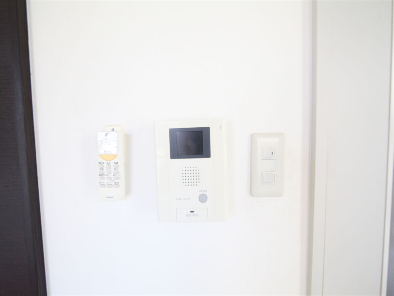 Security. Intercom with TV monitor (with auto-lock)