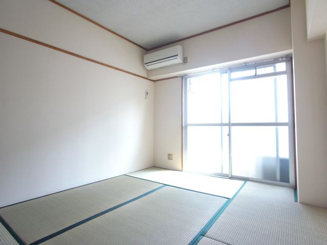 Living and room. It is well into 6 Pledge of Japanese-style room of sunshine