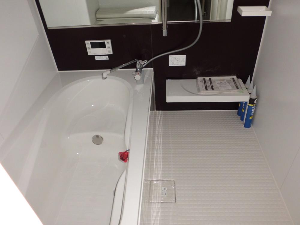 Bathroom.  ◆ C Building Unit bus with ventilation dryer