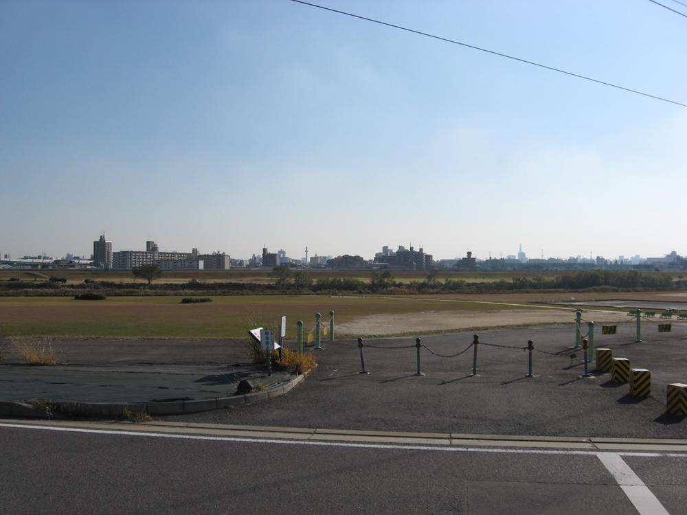 park. Araiseki to green space 875m