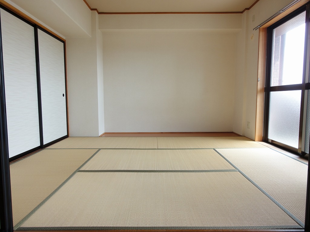Living and room. Japanese-style room 6 tatami