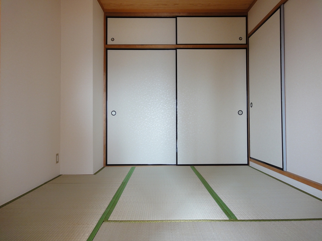 Living and room. Japanese-style room 4.5 tatami
