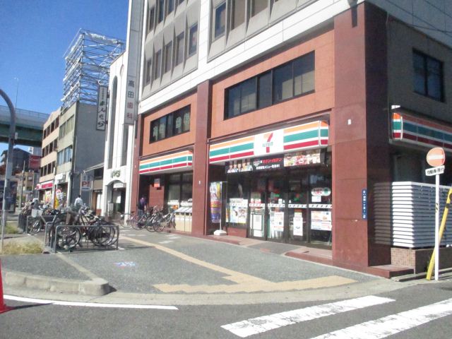 Convenience store. Seven-Eleven (convenience store) to 350m