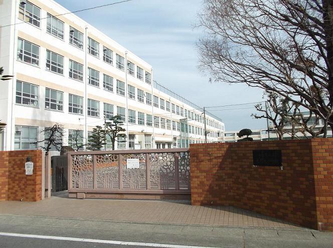 Primary school. Nagoyashiritsudai Nogi to elementary school 591m