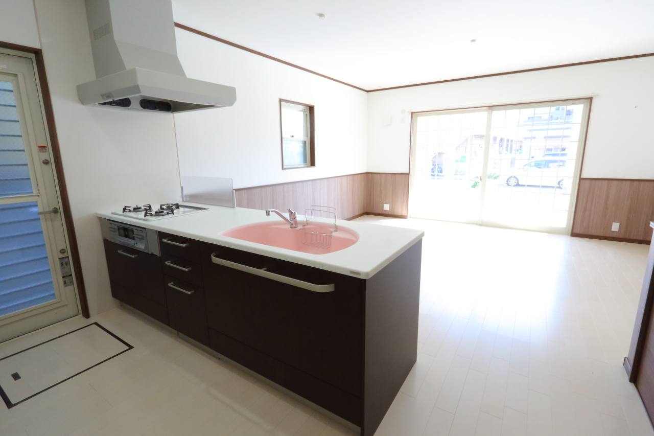 Kitchen. Easy to clean in the artificial marble of the kitchen