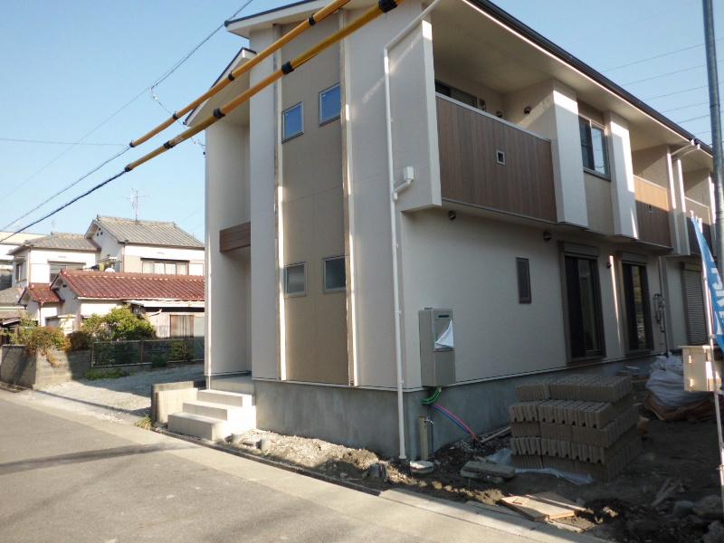 Local appearance photo. 11 / 24 local Exterior construction