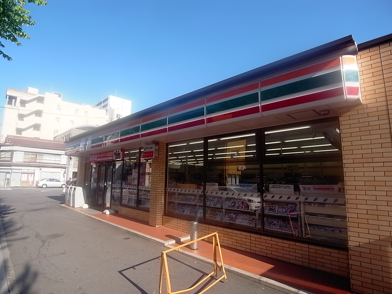 Convenience store. Seven-Eleven Nagoya Shindo 2-chome up (convenience store) 119m