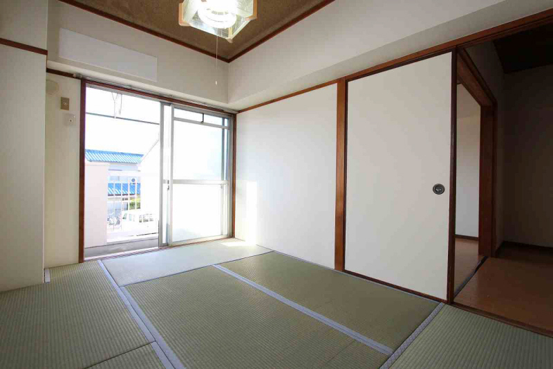 Other room space. You can use widely There is also a storage space. 