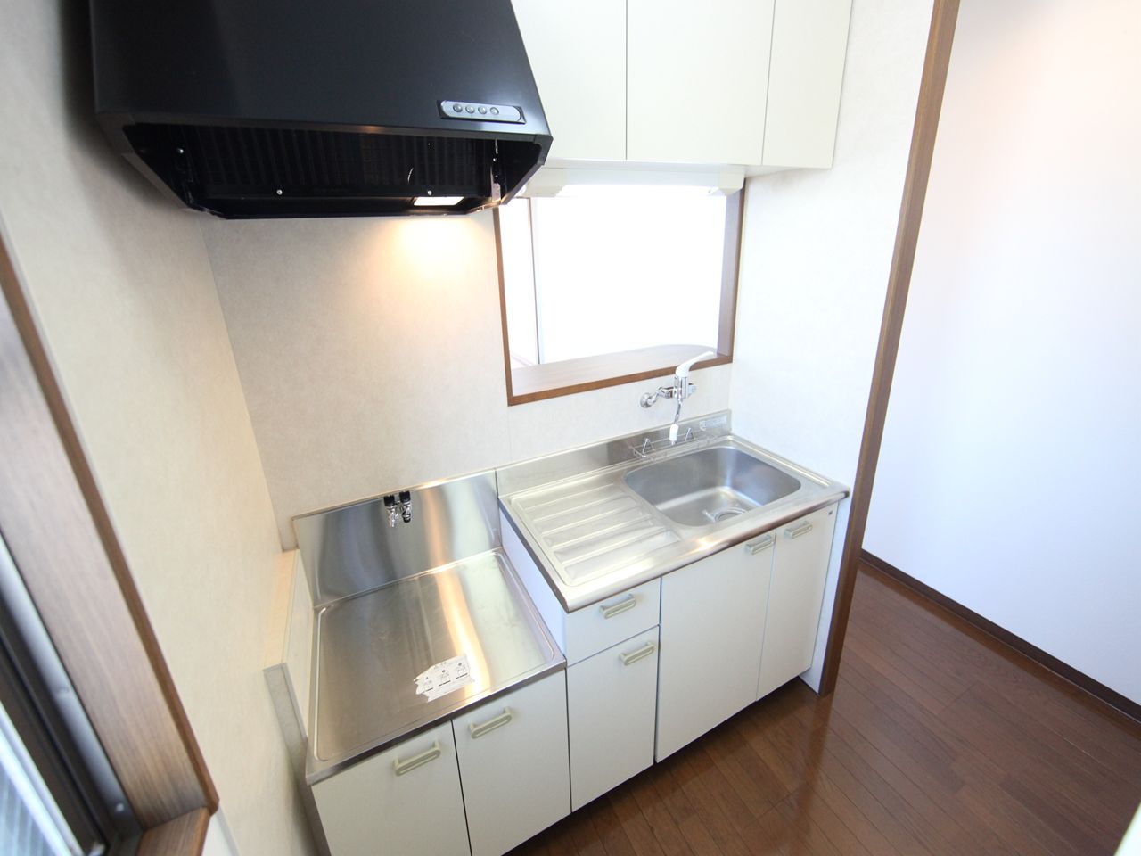 Kitchen. Kitchen (two-burner stove installation Allowed) Refrigerator ・ Range, etc. You can offer