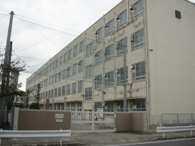 Primary school. 440m up to municipal Hirata elementary school (elementary school)