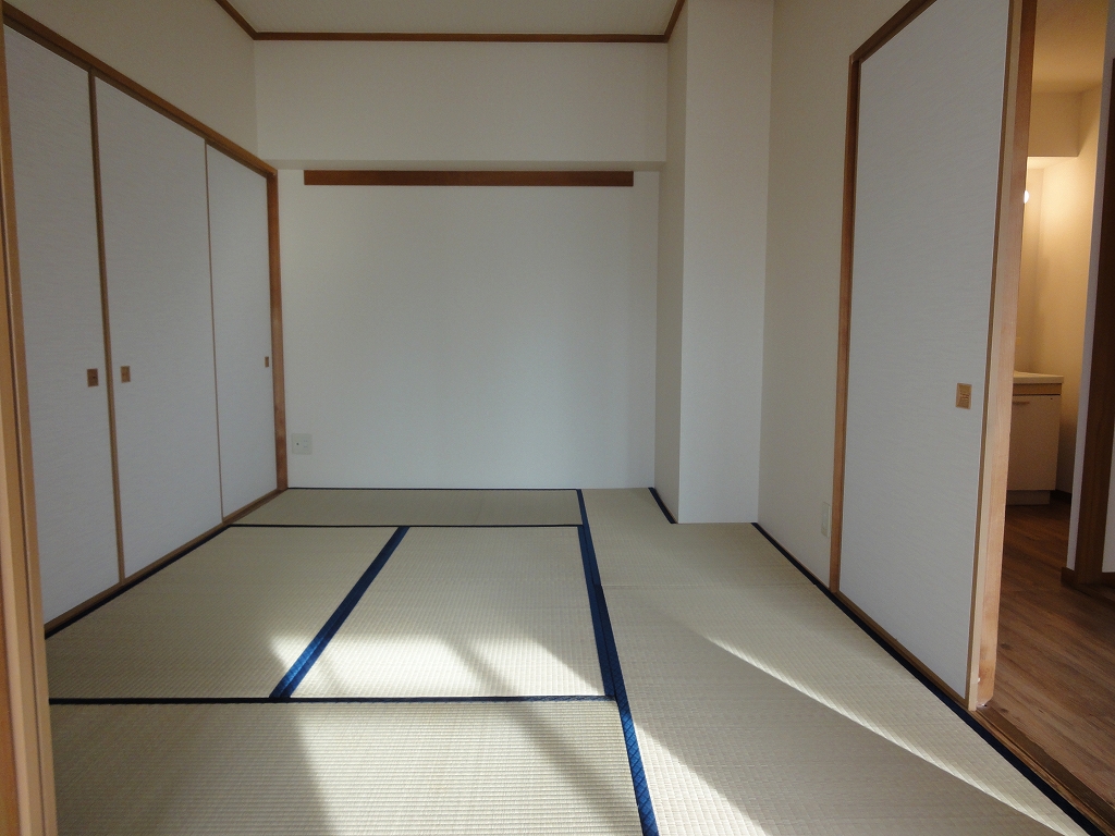 Living and room. Japanese-style room 6 tatami