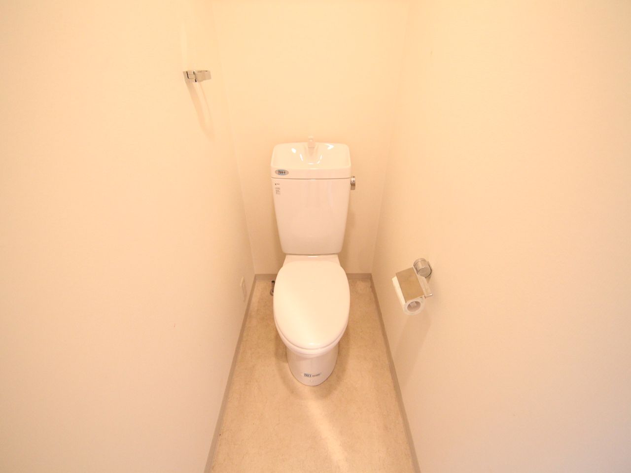 Toilet. Toilet (bath separate toilet) warm water washing toilet seat mounting Allowed