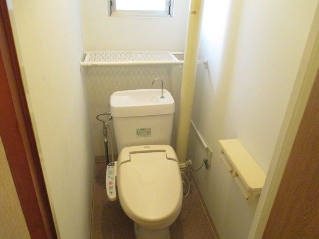 Toilet. Please feel at home in the shower with toilet! ! 