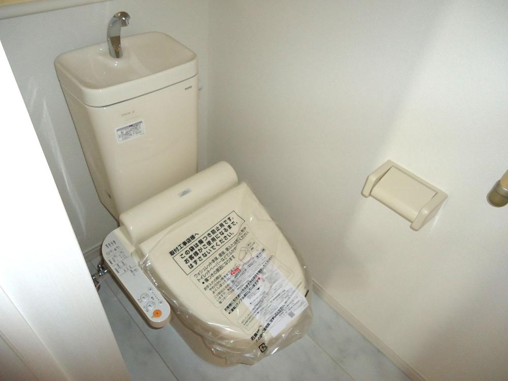 Toilet. 1F bidet with function