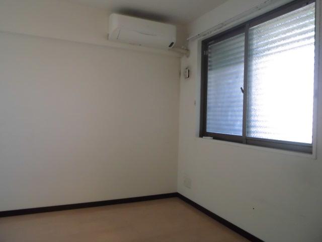 Non-living room. North 5.9 tatami of Western-style. Air conditioning is I yield if there is hope. (There is no performance guarantee. ) (December 2013) Shooting