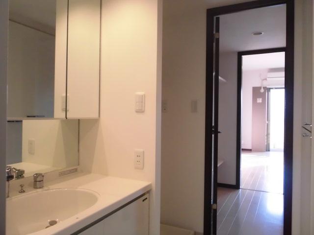 Other introspection. Walk-through closet from the wash basin ~ Western-style photo of. (December 2013) Shooting