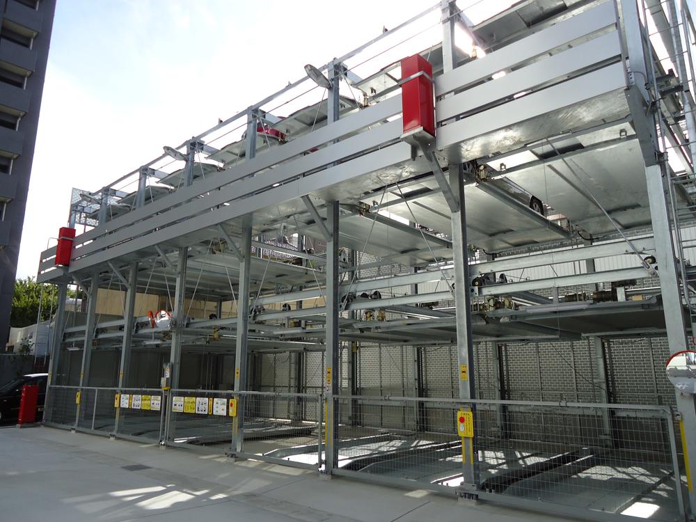 Parking lot. We photographed a mechanical parking. (10 May 2011) Shooting ※ Since it is a mechanical, Worry of theft will reduce.