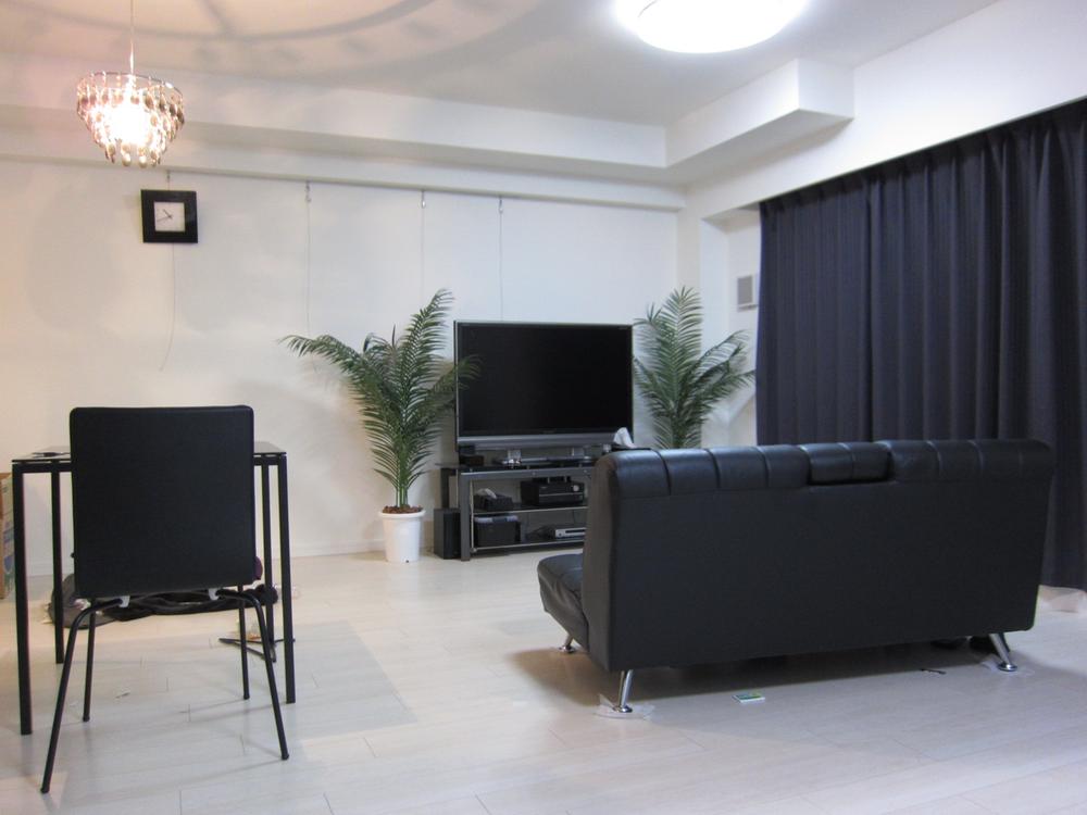 Living. living ・ We photographed the dining. (10 May 2011) Shooting ※ Flooring and joinery is also bright specification.