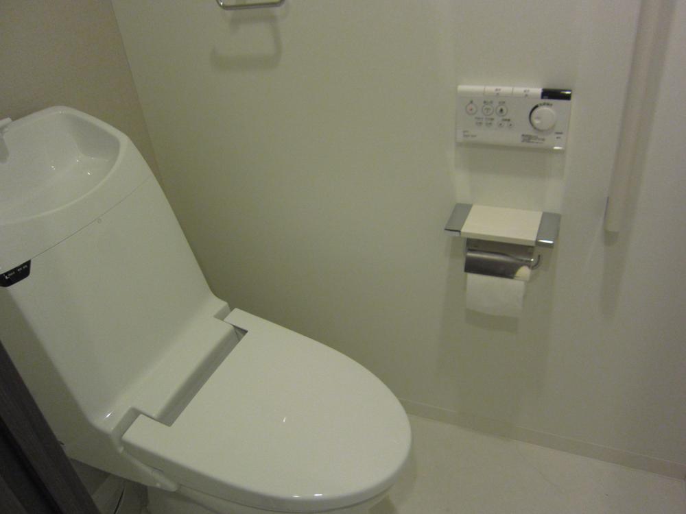 Toilet. It is warm water toilet seat type of shower toilet. Remote control is also a stand-alone. (10 May 2011) Shooting