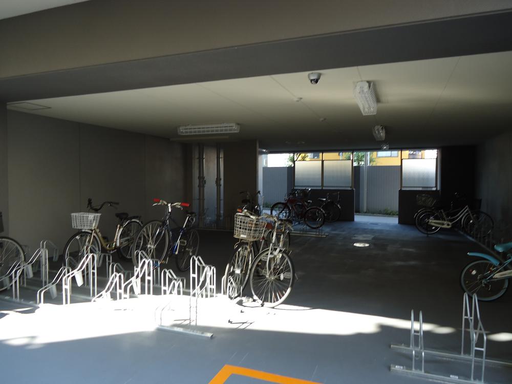Other common areas. I photographed a bicycle parking lot with a roof. (October 2012) Shooting ※ It is safe even on rainy days and snow because it is Covered.