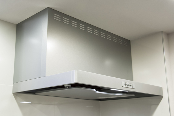Kitchen.  [Silver Baked range hood] Design to fit beautifully with the kitchen has been adopted. In high-power suction force, Keep the kitchen always clean, Will support a comfortable cooking (same specifications)