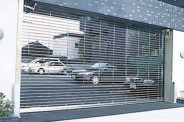 Common utility.  [Shutter gate] Installing a shutter gate that can be opened and closed by remote control in the entrance of the parking lot. Prevent suspicious person of intrusion, Protect your precious car ※ North side parking lot 15-1, Except 15-2 (same specifications)