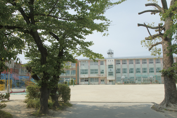 Surrounding environment. Josai elementary school (a 3-minute walk ・ About 180m)