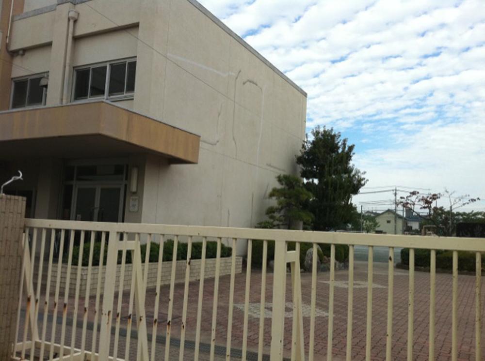 Primary school. 777m until Hirata elementary school