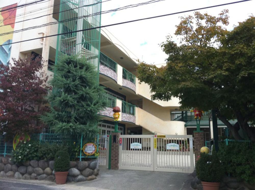 kindergarten ・ Nursery. 676m until the green months hill kindergarten