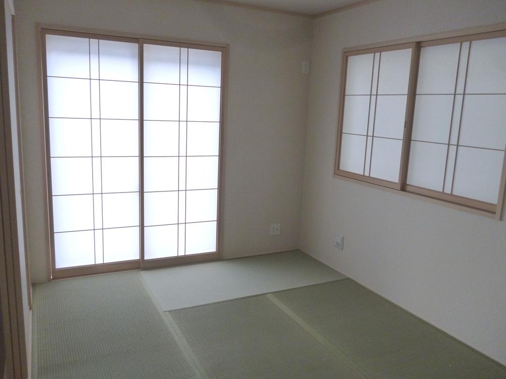 Non-living room. LDK adjacent, South-facing Japanese-style room! 