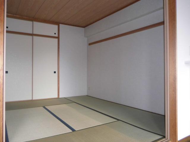 Non-living room. Indoor (11 May 2013) Shooting