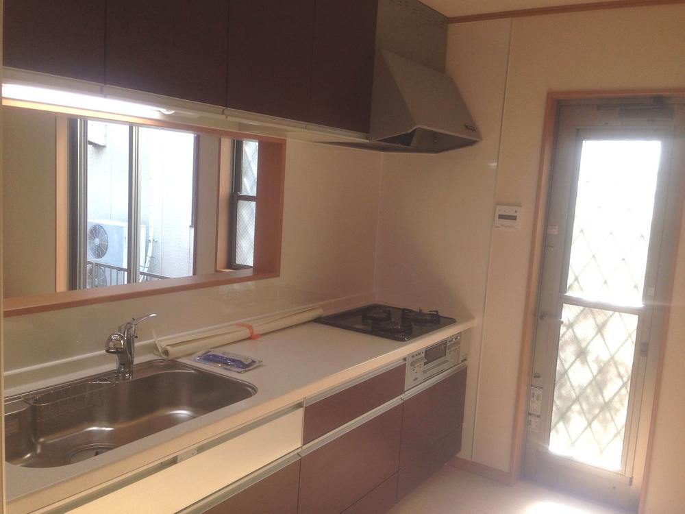 Kitchen. Popular face-to-face kitchen!