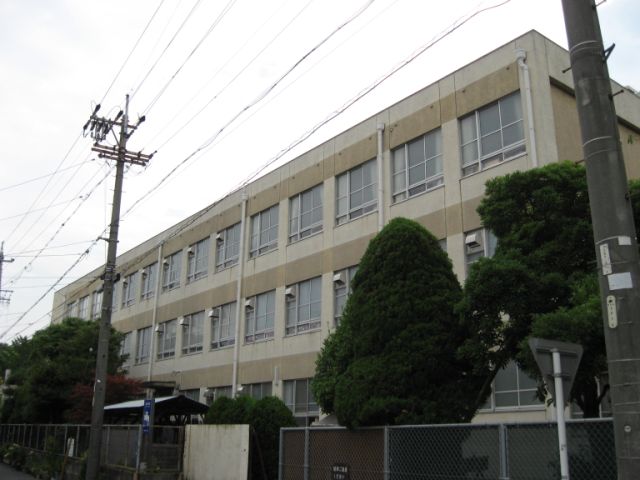 Primary school. Municipal Biwajima up to elementary school (elementary school) 1100m