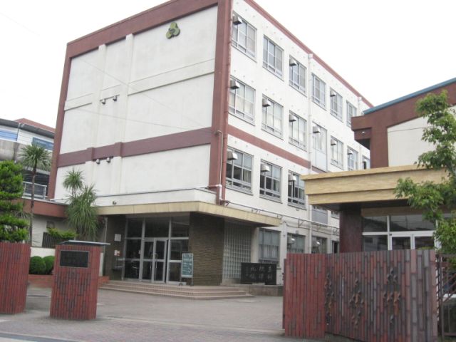 Junior high school. 1900m until the Municipal Yamada junior high school (junior high school)
