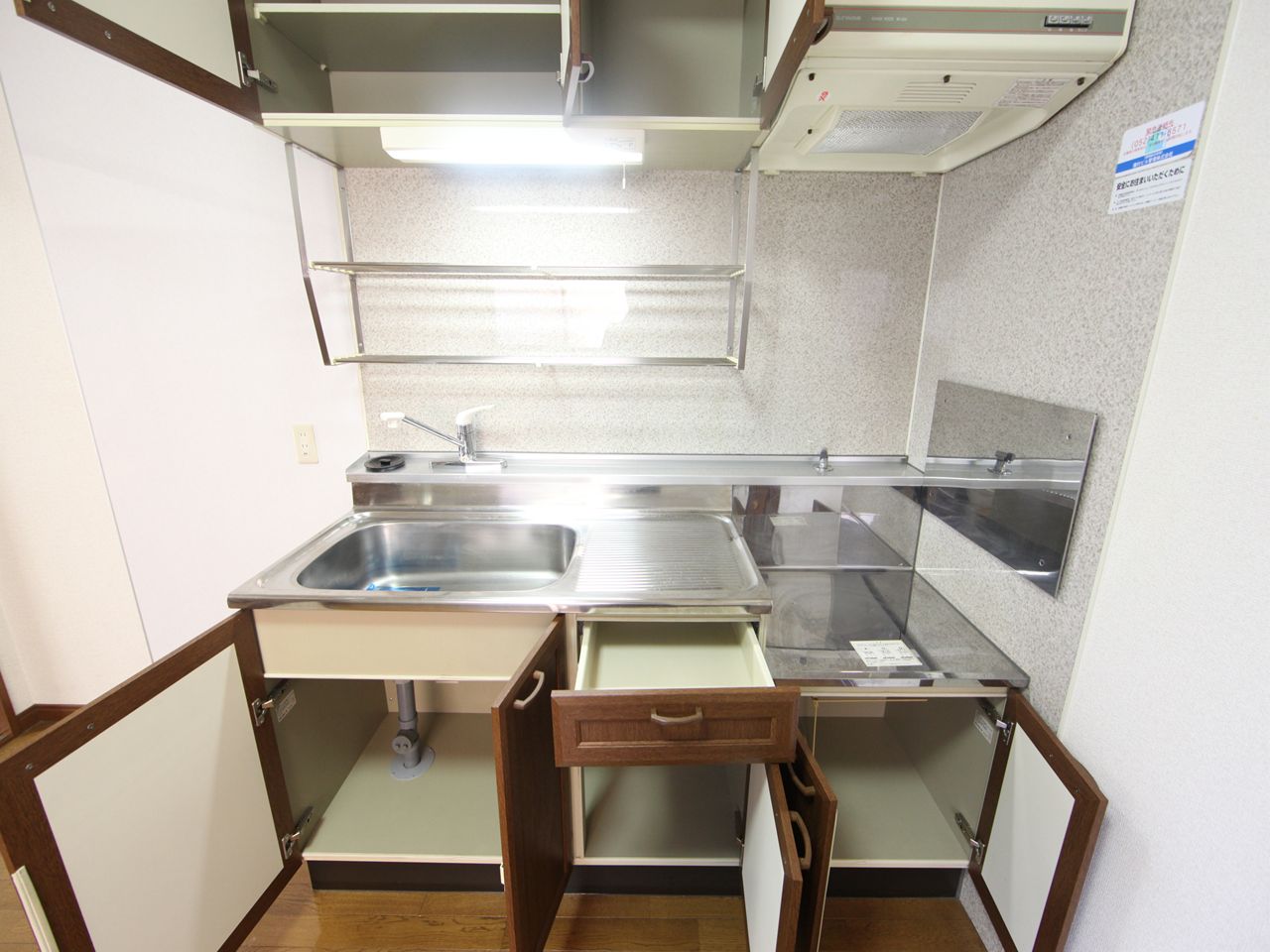 Kitchen. Kitchen (two-burner stove installation Allowed) Refrigerator ・ Range, etc. You can offer